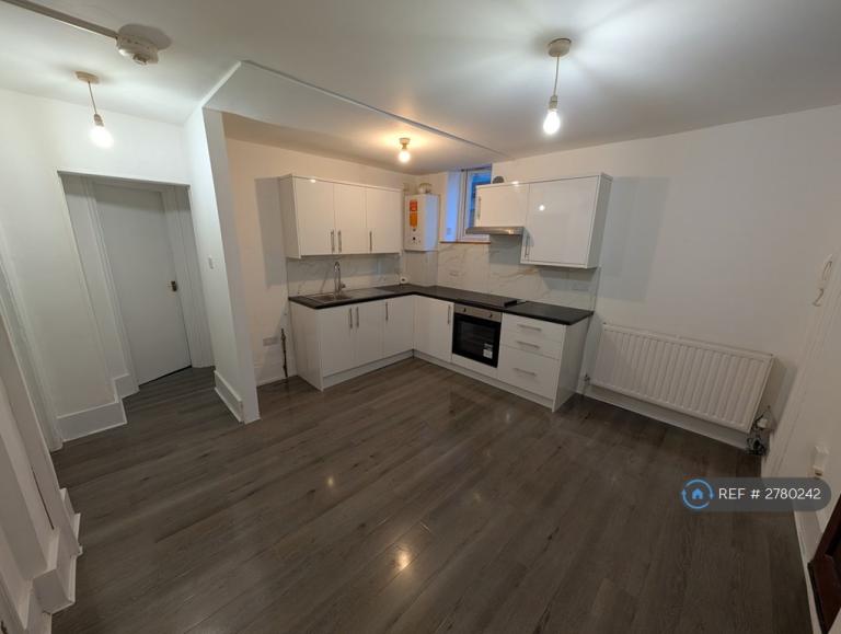 1 bedroom flat in Balfour Road, Ilford, IG1 (1 bed) (#2780242)