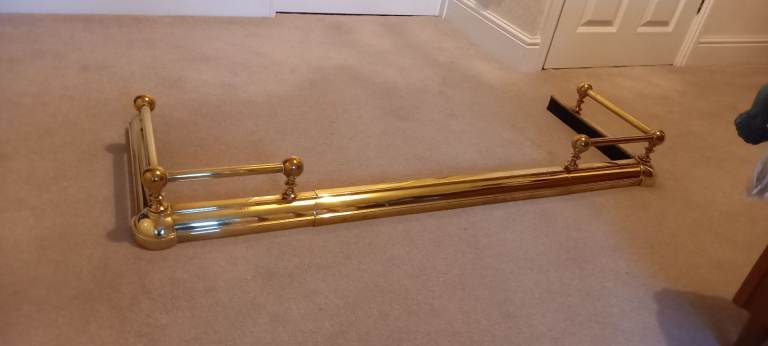 Fender for fireplace 
