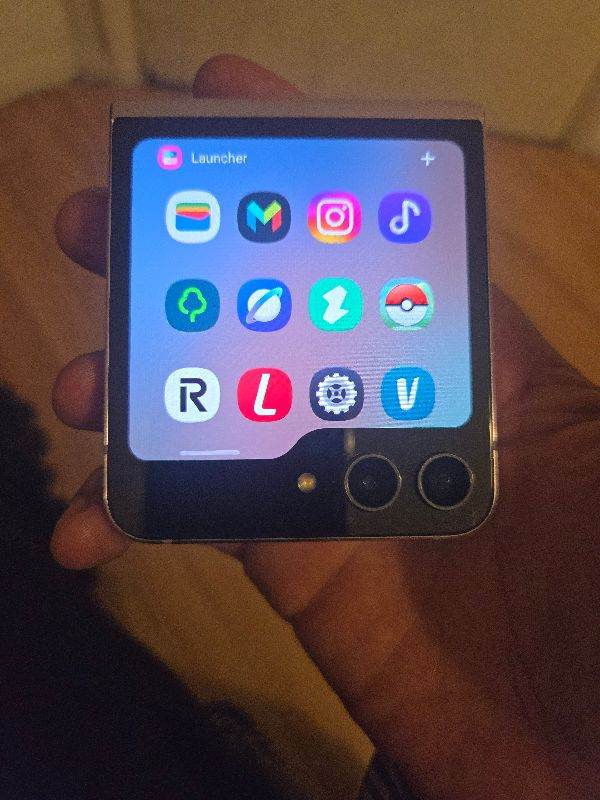 Samsung Galaxy Z Flip 512GB – Silver, Good Condition