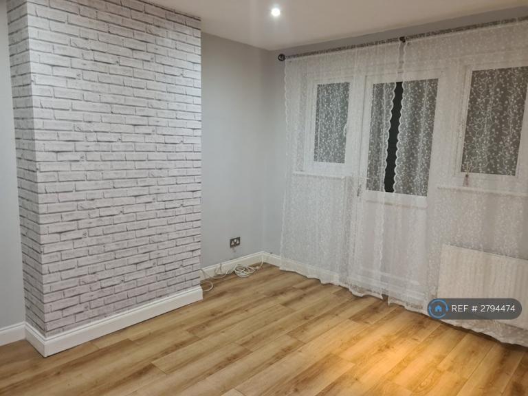 1 bedroom flat in St. Anselms Road, Hayes, UB3 (1 bed) (#2794474)