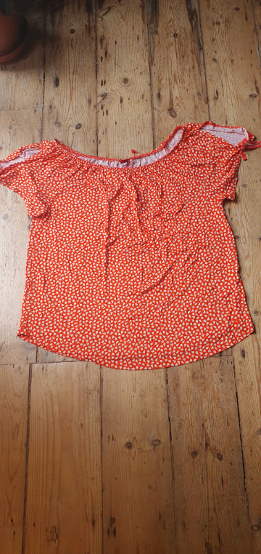 ShortSleeve Top with Slit over shoulders Size14-16