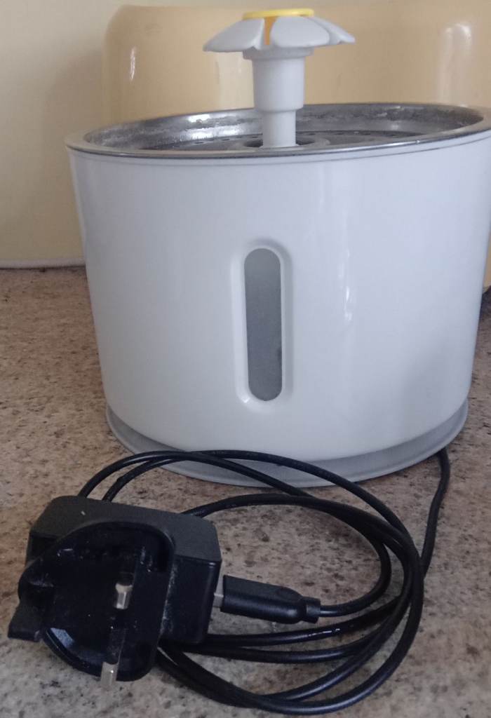 CAT OR DOG ,LARGE DRINKING FOUNTAIN