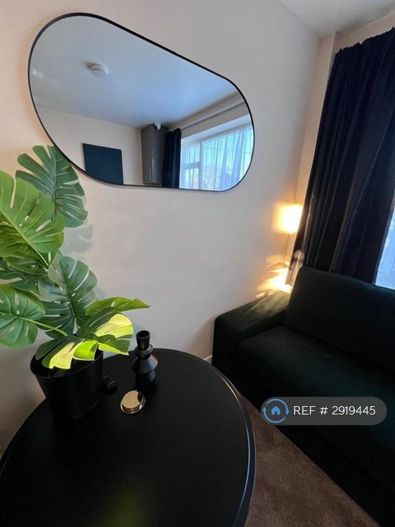 1 bedroom in Margate Road, Ramsgate, CT12 (#2919445)