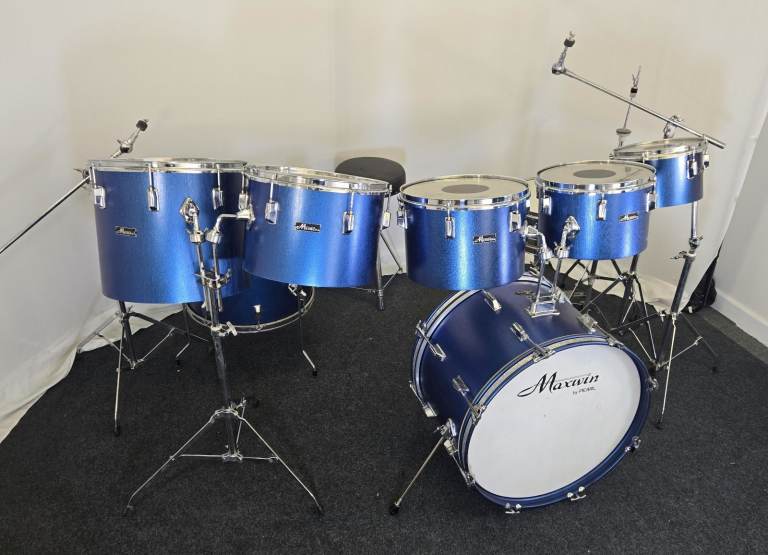 8 Piece Pearl Maxwin Drum Kit in Blue Sparkle with Hardware