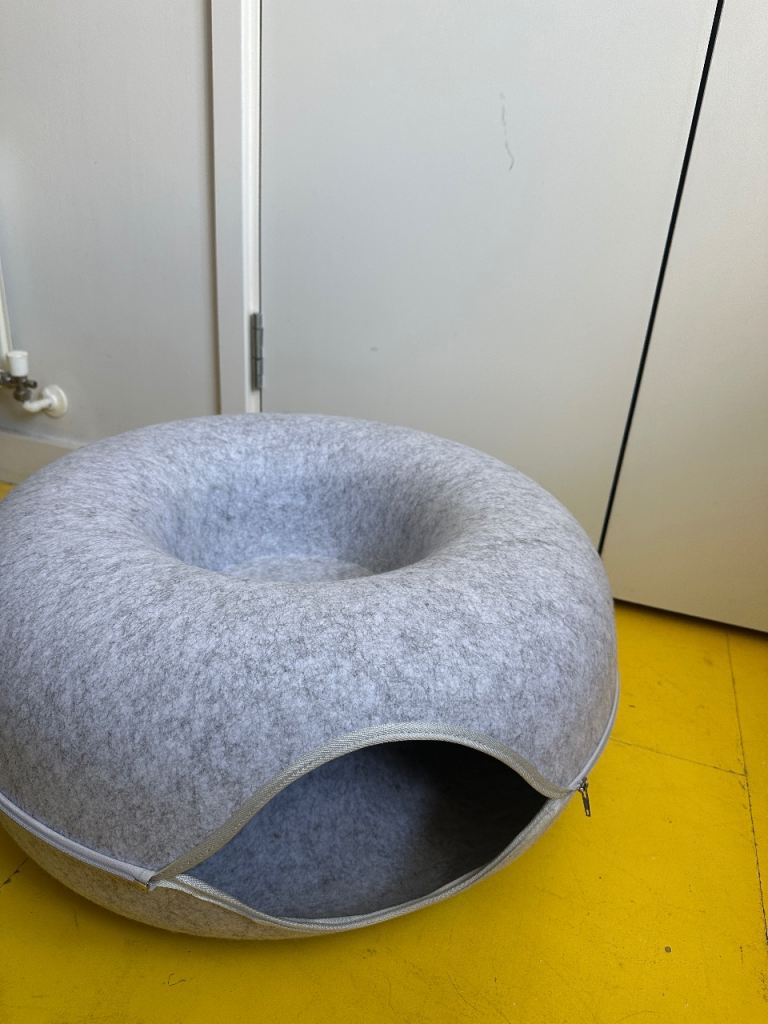 Cat felt doughnut / cat tunnel