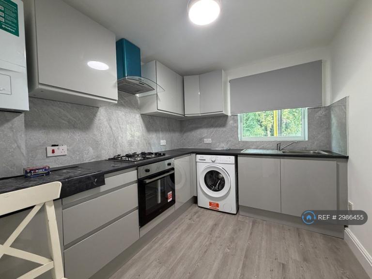 2 bedroom flat in Leighton Buzzard Road, Hemel Hempstead, HP1 (2 bed) (#2986455)
