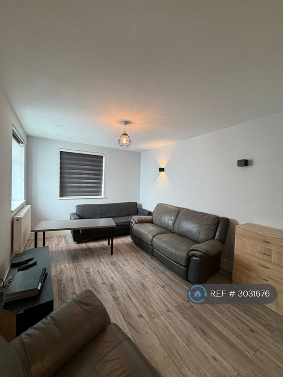 2 bedroom flat in Purbeck Road, Hornchurch, RM11 (2 bed) (#3031676)