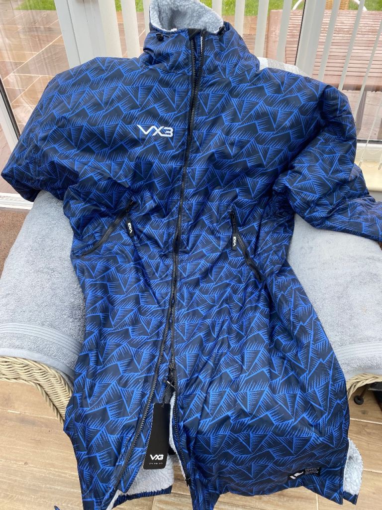 New with tags VX3 XL duro elite sports dry robe marine /grey 