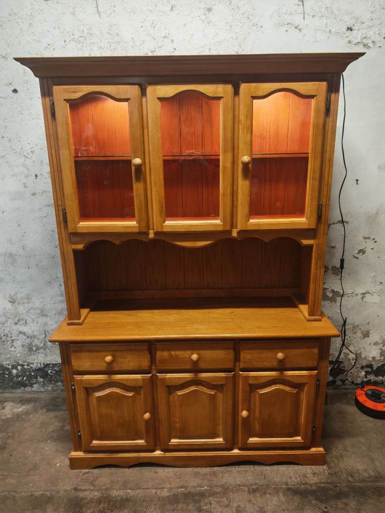 Lovely rustic looking kitchen dresser, *Delivery Available*