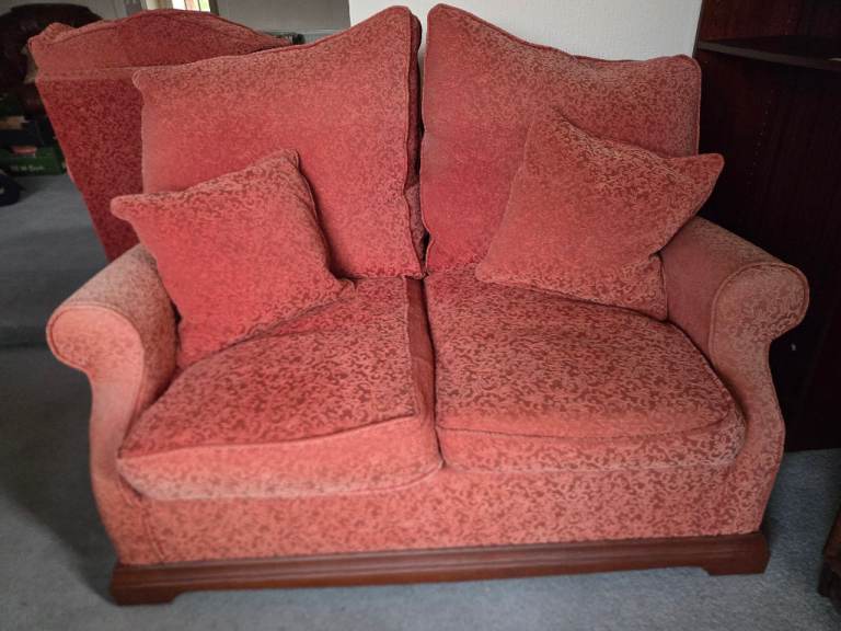 Settee and 2 armchairs