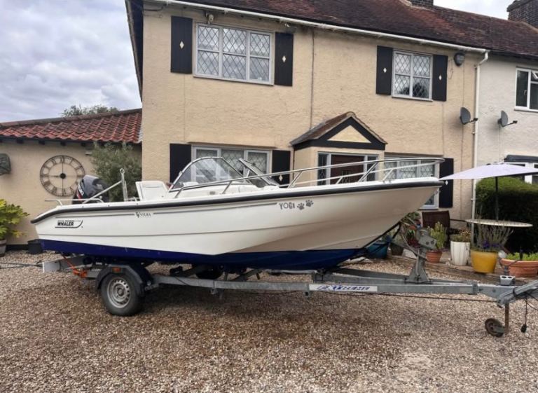 2001 BOSTON WHALER VENTURA BOWRIDER