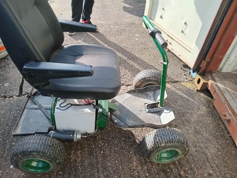 Single seat golf buggy 