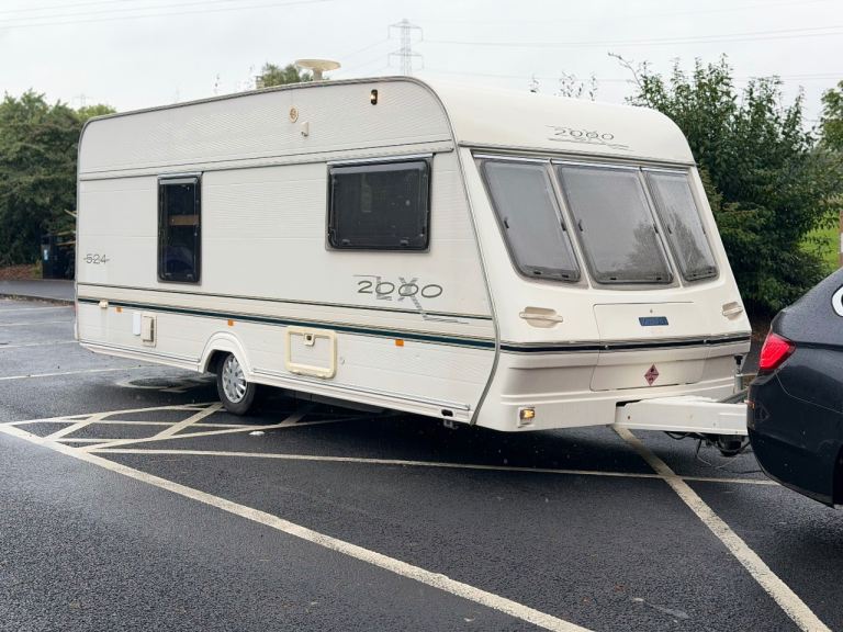 Lunar 2000 caravan