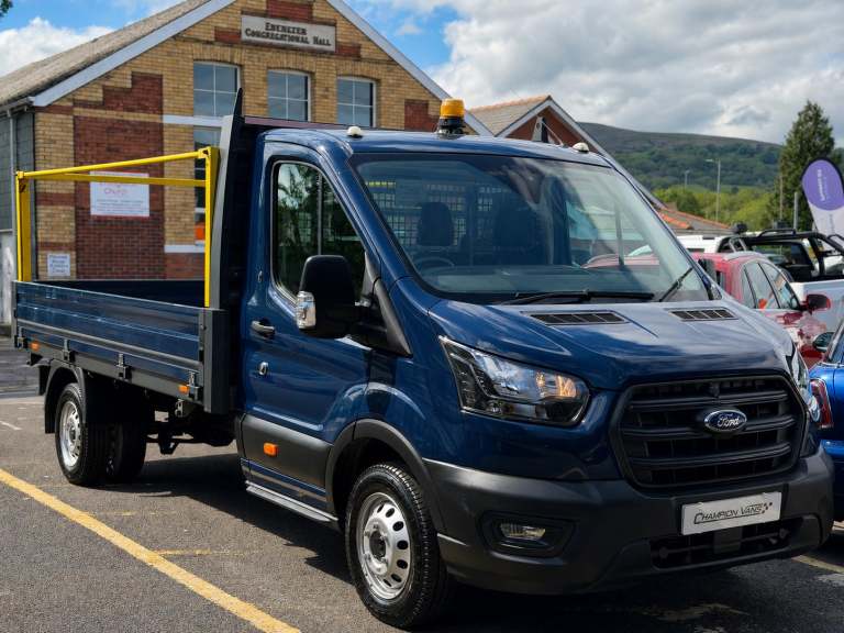 2020 Ford Transit 2.0 350 Leader Flat Bed W/ Reverse Camera, Beacons