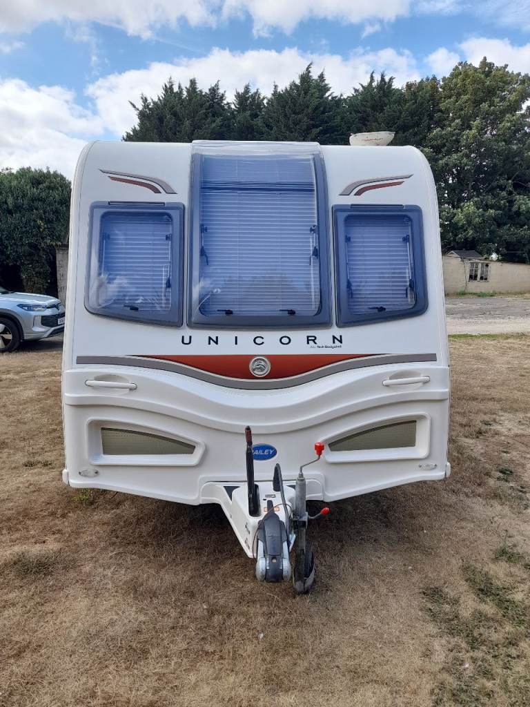 Bailey unicorn seville 2013 WITH MOTOR MOVER AND LARGE ISSABELLA AWNING