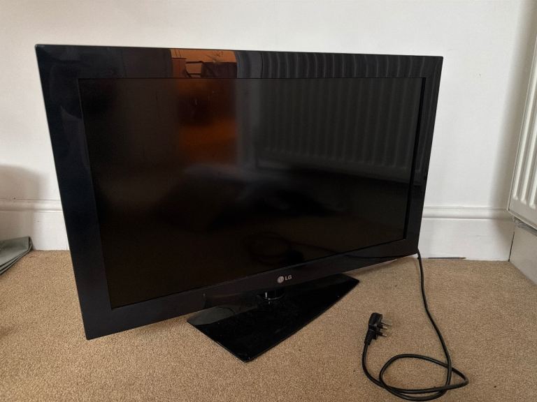 LG Flat Screen TV - Black, Good Condition