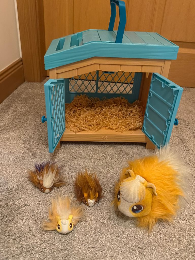 Little live pets mama surprise guinea pigs 