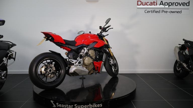 DUCATI STREETFIGHTER V4 S - 2022 - 12000 MILES