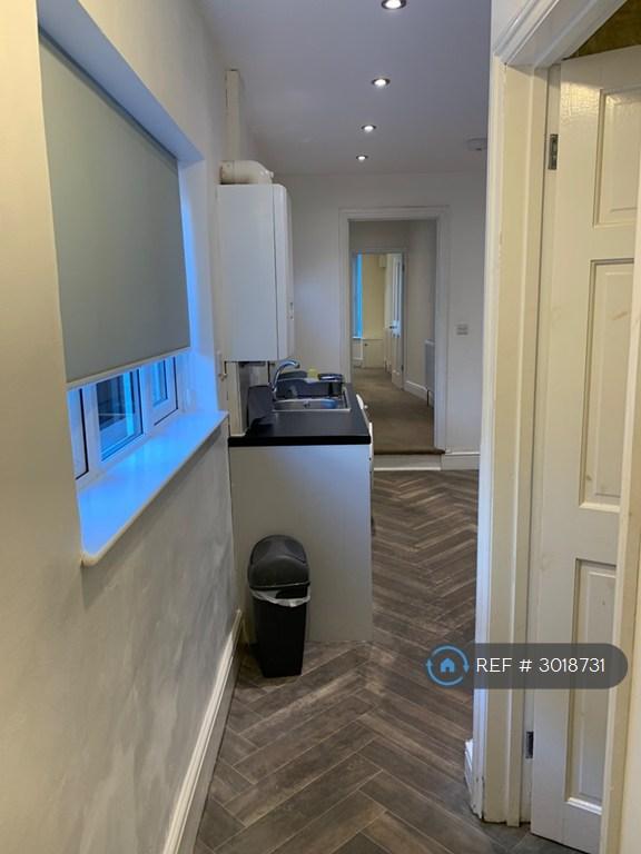 2 bedroom flat in Melton Road, Wellingborough, NN8 (2 bed) (#3018731)