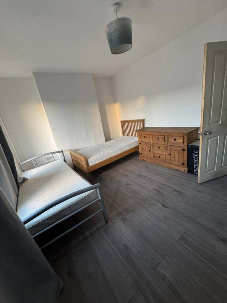 3 BED MAISONETTE/FLAT FOR RENT (FURNISHED, AVAILABLE NOW)