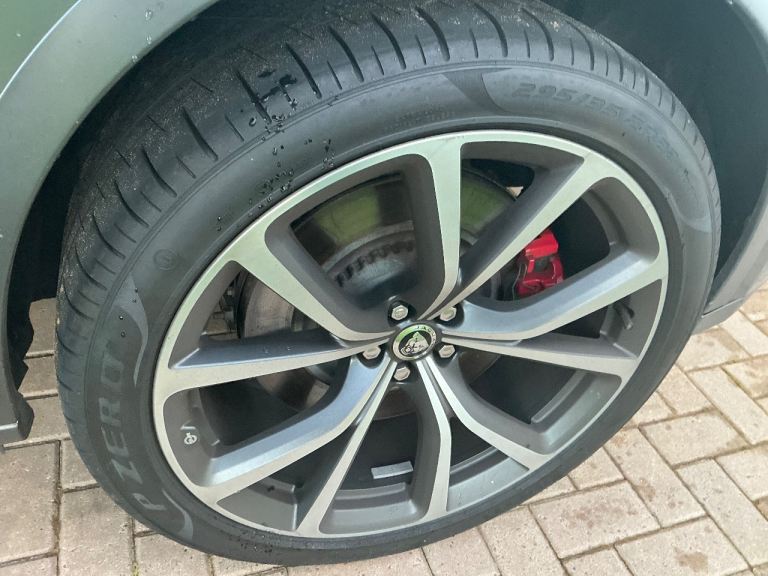 Jaguar F Pace SVR tyres  