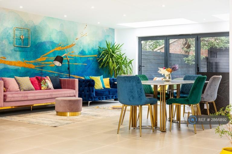 3 bedroom flat in Ground Floor The Vale, London, NW11 (3 bed) (#2866892)