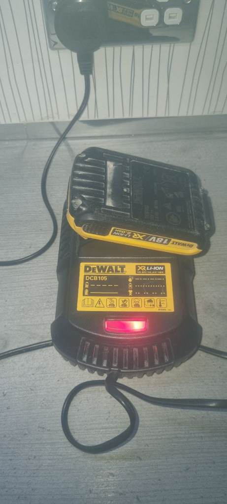 Dewalt battery charger 