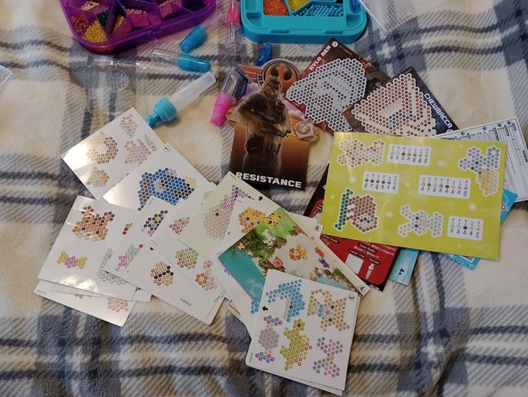 Massive bundle (A)of aquabeads aqua beads toys 