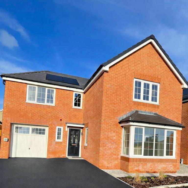 4 Bed Detached House, Entwistle Drive, BB2