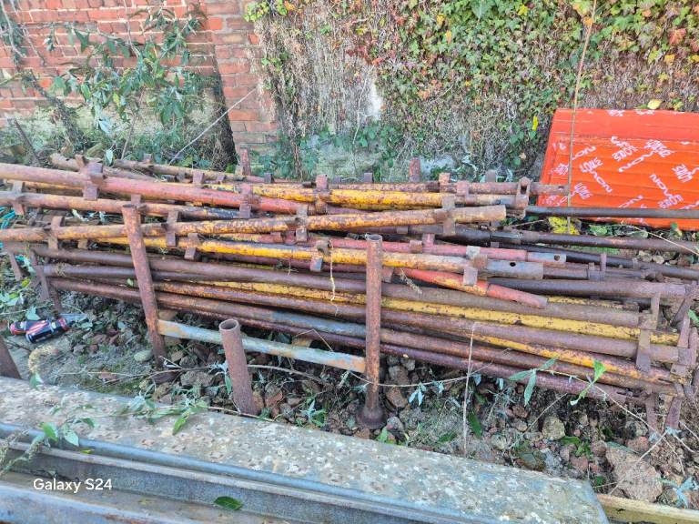 Kwik stage scaffolding