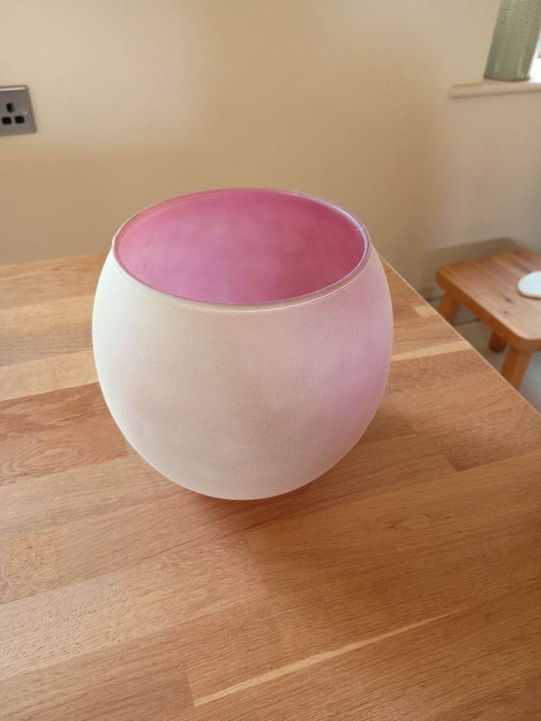Pink/lilac plant pot/vase