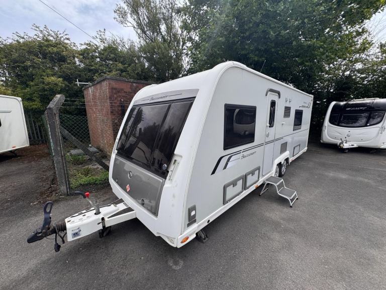 BUCCANEER SCHOONER 2014 MODEL 4 BERTH FIXED BED TWIN AXLE CARAVAN