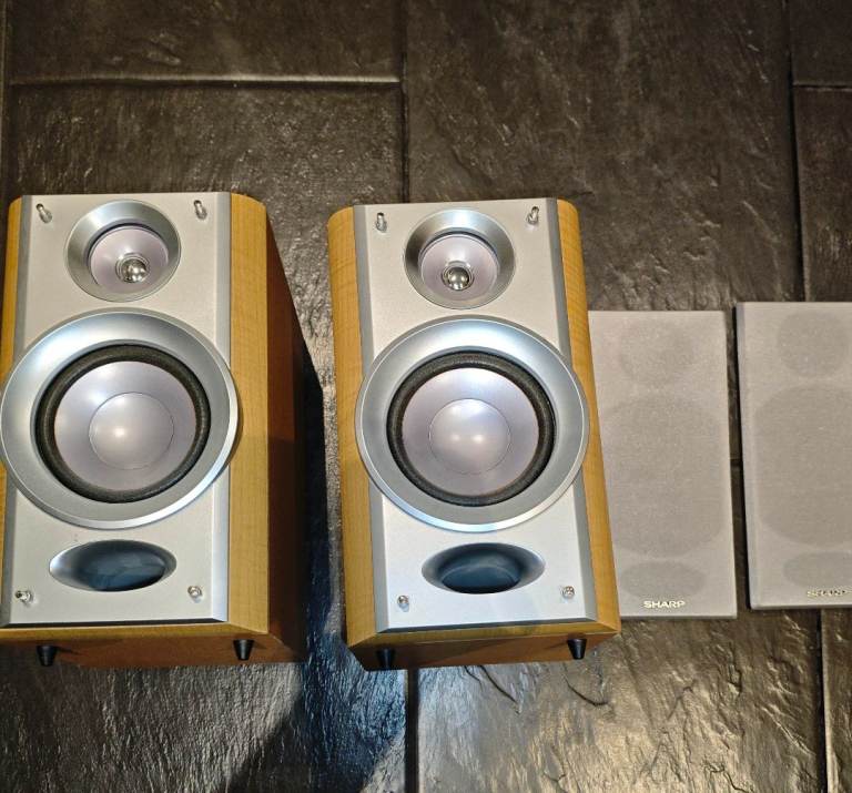 Bookshelf speakers 