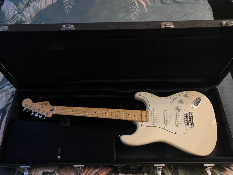 Fender Stratocaster Mexican factory build Marshall avt150 valvestate amp 