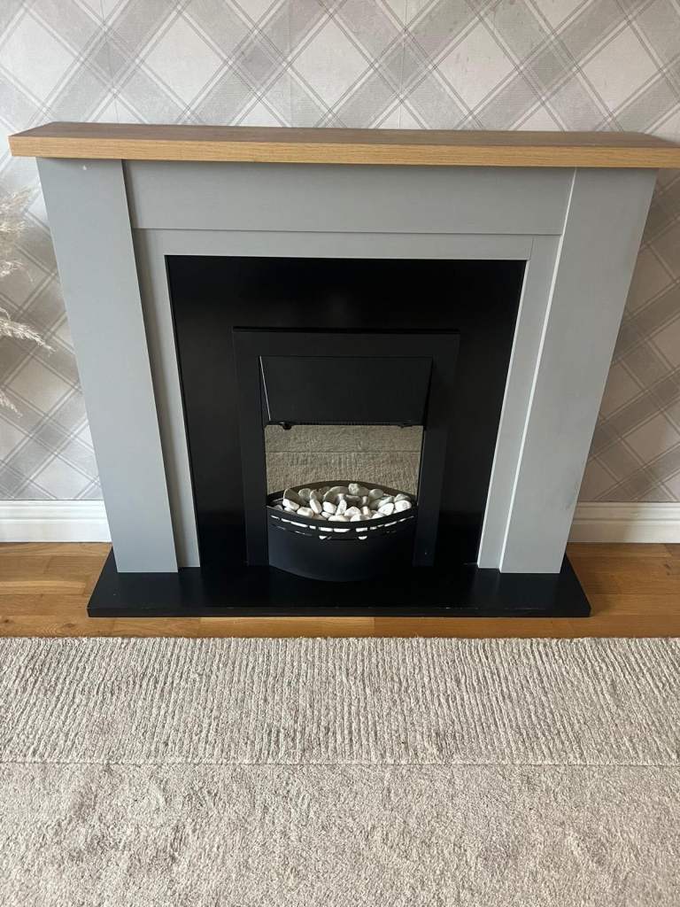 Electric fire with surround