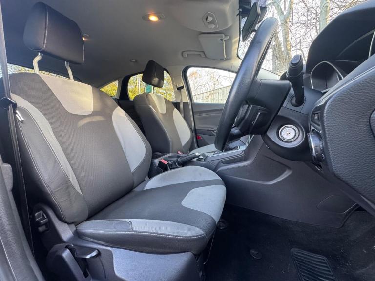 2012 Ford Focus 1.6 TDCi 115 Zetec 5dr HATCHBACK DIESEL Manual