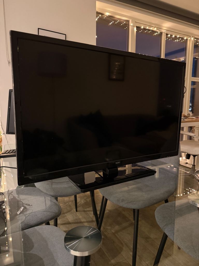 SEIKI Flat Screen TV – Great Condition -32”