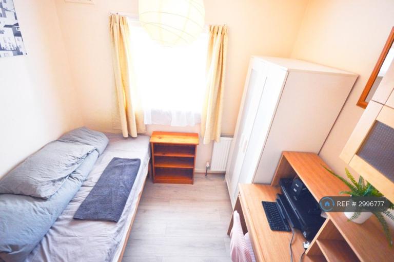 1 bedroom in Sir Henry Parkes Road, Coventry, CV4 (#2996777)