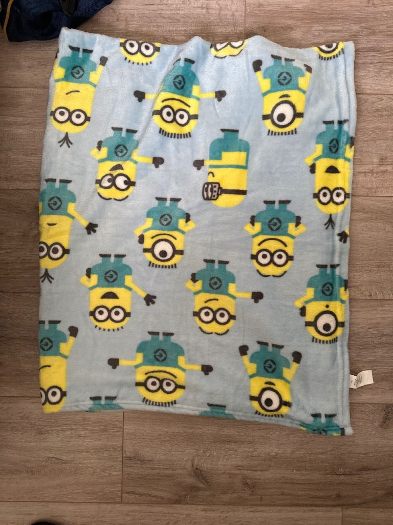 Throw - Minion design