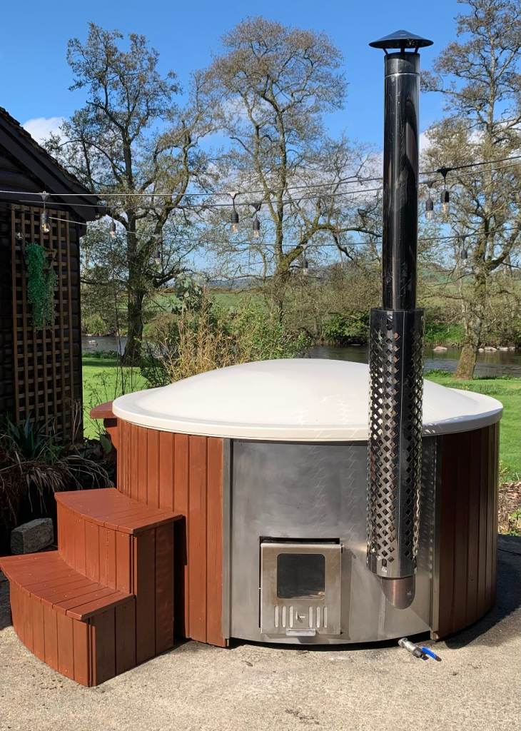 Wood fired hot tub for sale, fibreglass inner shell, thermowood exterior, excellent condition