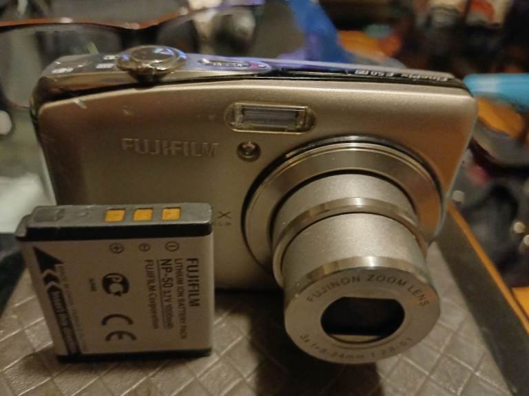 Digital camera FUJIFILM FINEPIX 12.0 MP F-50 £30