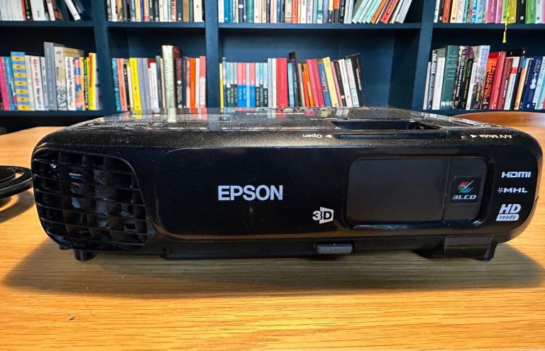 Epson EH-TW570 home projector with HDMI cable, remote and wall mount