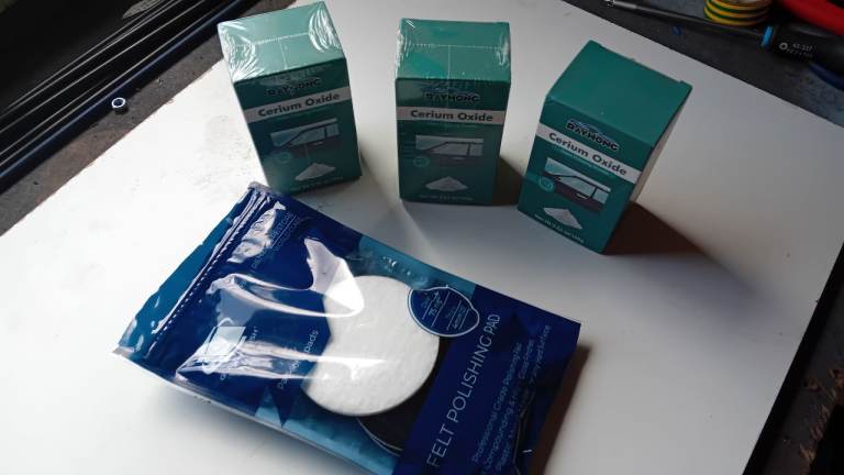 Windscreen/glass/headlight polishing kit- NEW / SEALED!!!!