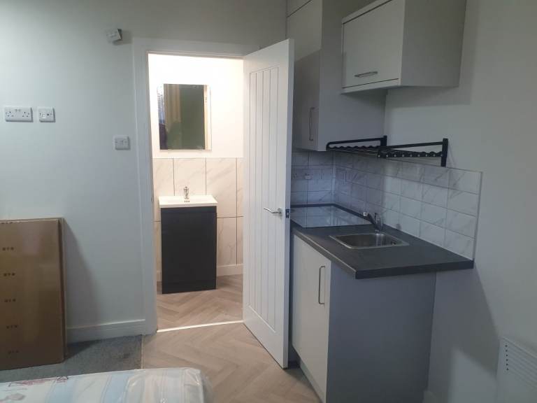 Good Studio Flat to Rent in CV2 Walsgrave Road - 18 mins walk to Cov City Centre / Train Station