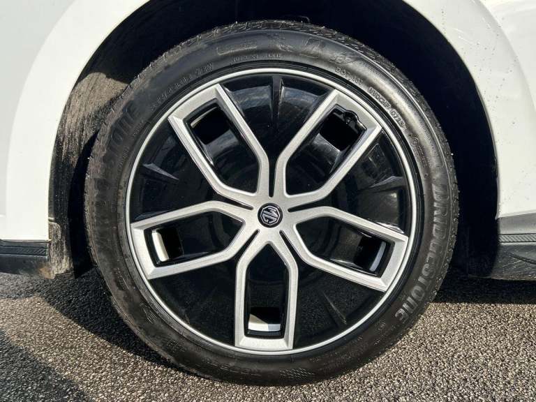 2025 MG MG4 64kWh Trophy Long Range Hatchback 5dr Electric Auto (203 ps) Hatchback ELECTRIC Autom...