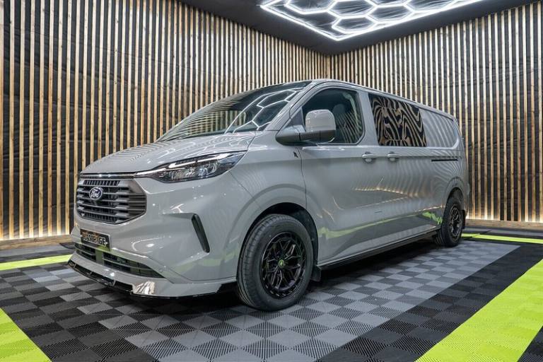  Ford Transit Custom 320 Limited L2 2.5L Auto Plug-in Hybrid Crew Cab HYBRID Automatic
