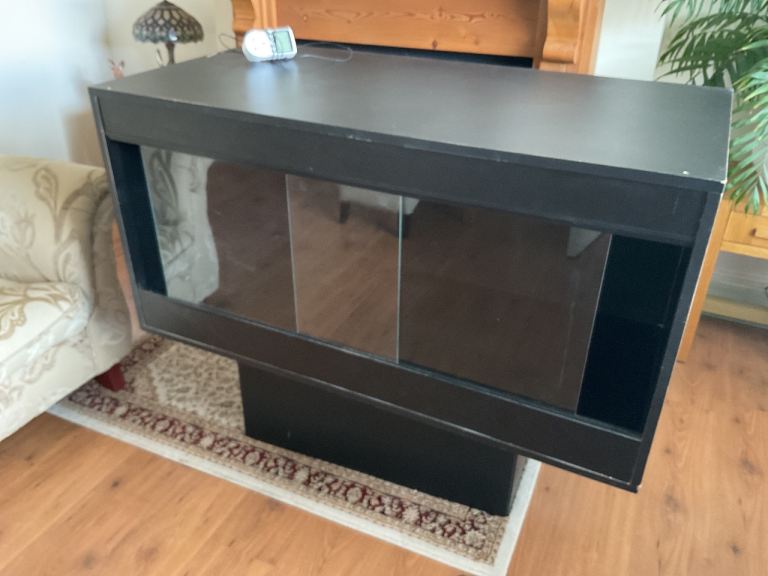 Large vivarium with equipment 4ft x2ft x 2ft in good condition £40