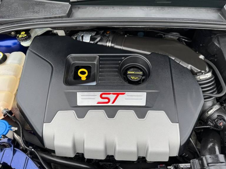 2015 Ford Focus 2.0T EcoBoost ST-2 5dr HATCHBACK PETROL Manual