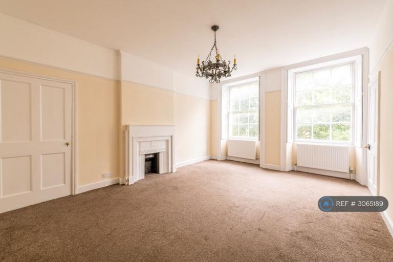 2 bedroom flat in Caledonia Place, Bristol, BS8 (2 bed) (#3065189)