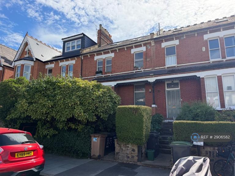 1 bedroom flat in Ridge Road, London, N8 (1 bed) (#2906582)